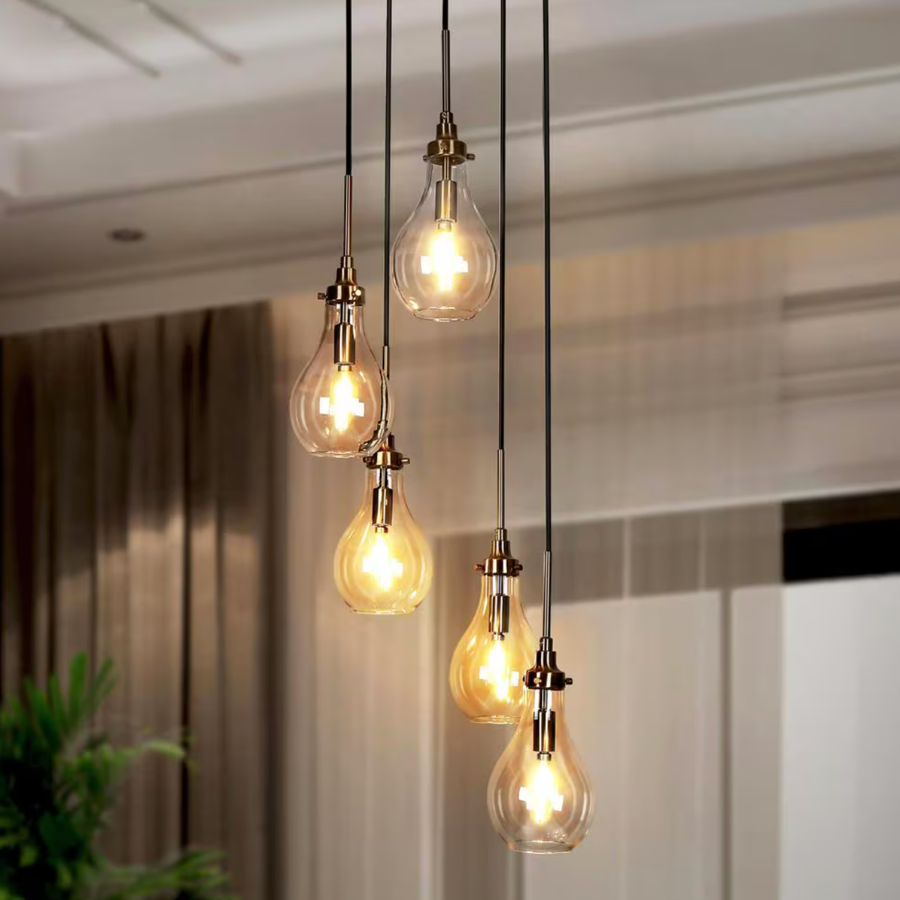 Modern Dining Room Cluster Chandelier 5-Light Black and Brass Teardrop Chandelier with Clear Glass Shades (Uolfin)