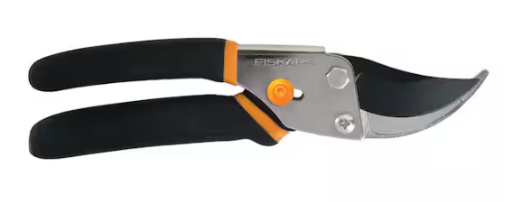 Fiskars 5/8 in. Cut Capacity 9 in. Classic Bypass Pruning Shears